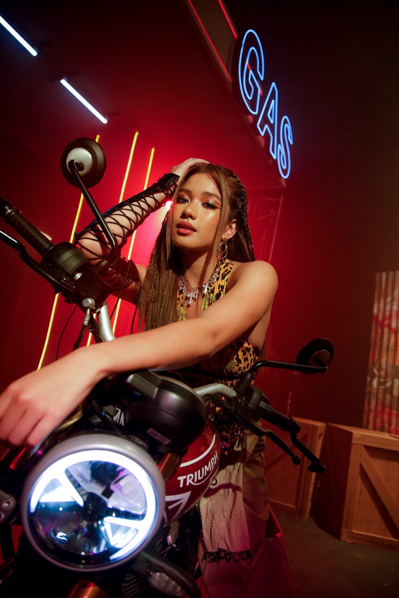 hello_mikhaiah's tweet photo. MikhAiah for the 'Step Back' Performance Visualizer ❤️🩵

#BINI #BINI_SignalsEP #BINI_StepBack #BINI_StepBackPV https://t.co/LDtYASN9bF