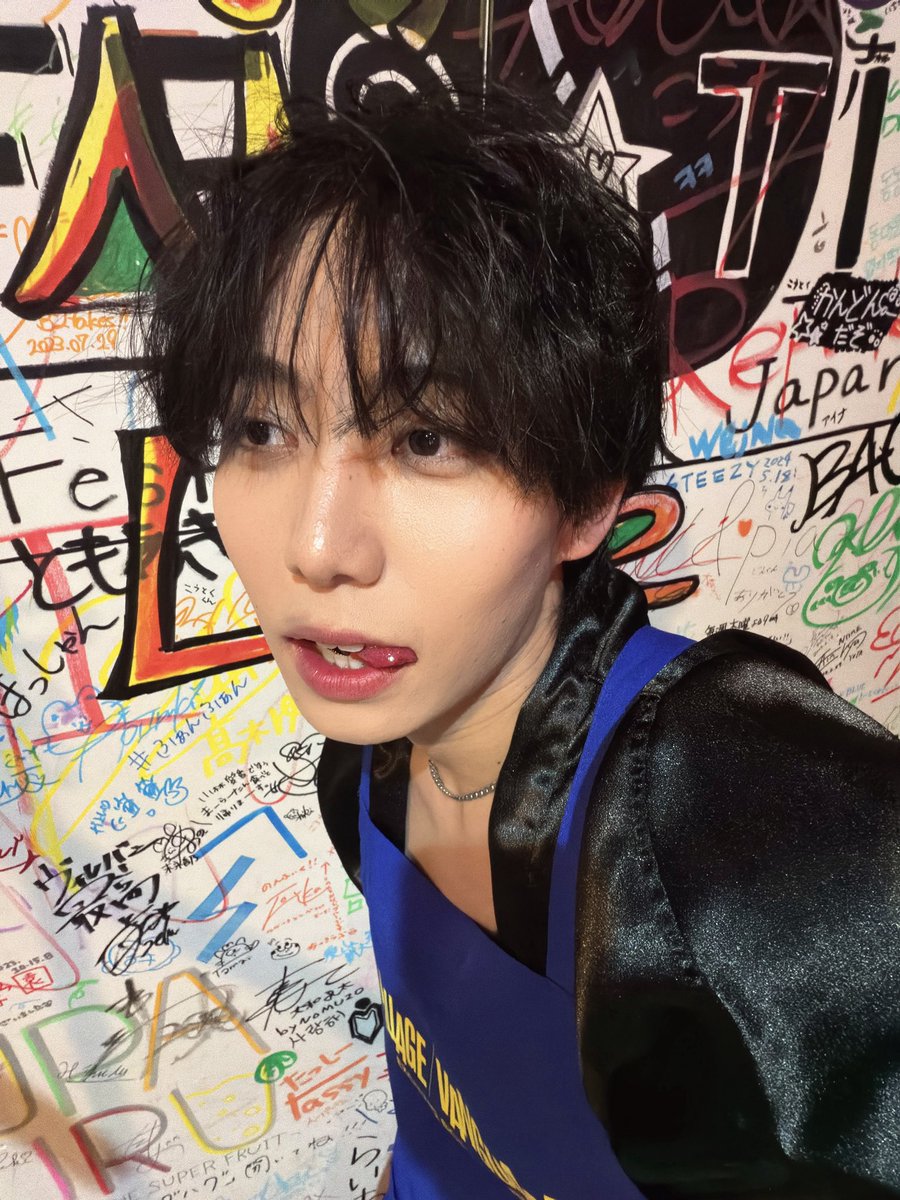 findi_ryota's tweet photo. 渋谷ヴィレッジヴァンガードさん、
新体制前ラストライブありがとうございました！！
台風も迫って来てるなか、駆けつけてくれて本当に嬉しかったし、みんなのおかげでとっても楽しかったです！！

次は遂に、3rd ONEMAN LIVEです。
新メンバーを迎えてより羽ばたいていきます。
そんな1ページを観に来ていただいたいです。
大塚FUTURE:さんにてお待ちしてます❤️‍🔥