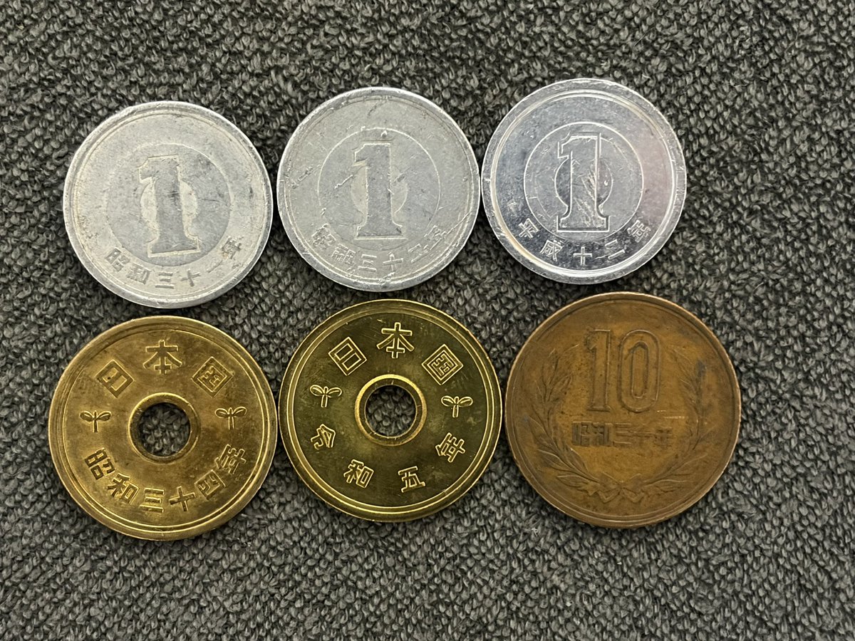 mahimaki215's tweet photo. 本日の収穫です。
両替からまさかの令和5年の5円玉を入手しました。
#収穫2026年 https://t.co/0Qr4Ii3c88
