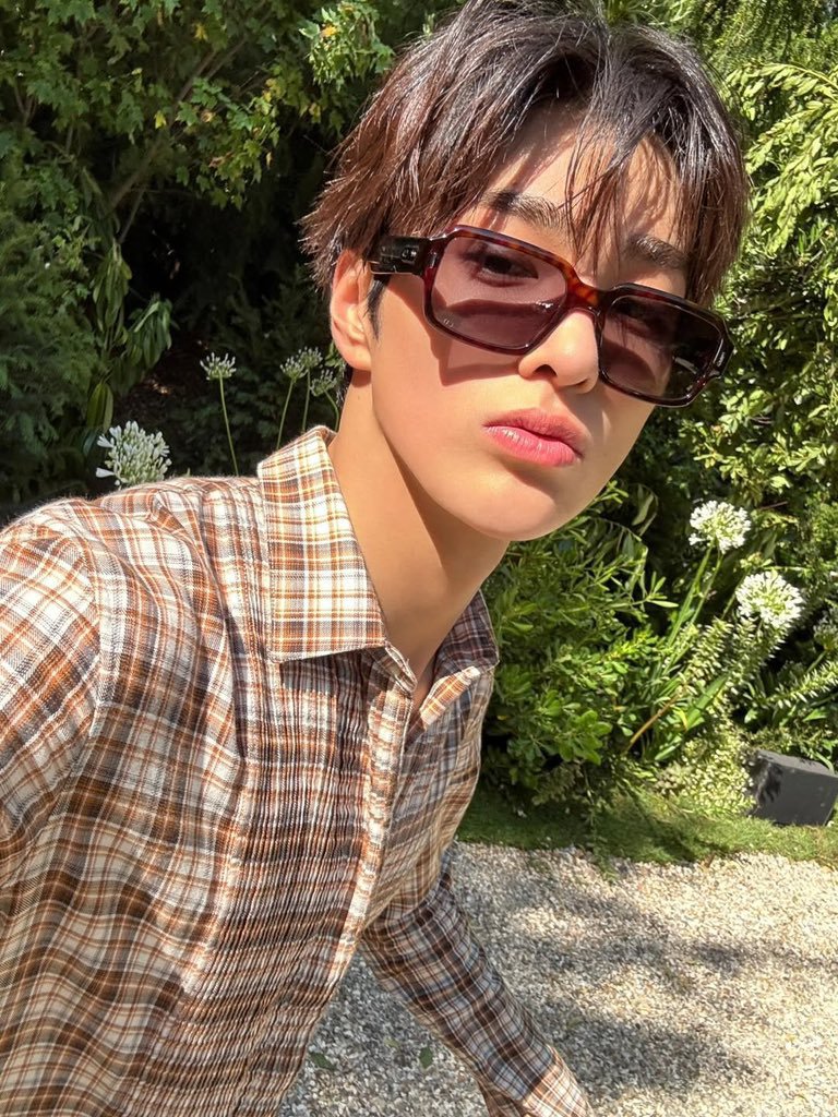 kegnho's tweet photo. Another sun-kissed moment recorded on my phone. My trusty sunglasses did a trick, keeping this selfie look totally fine and attractive. https://t.co/mBHt72aGV4