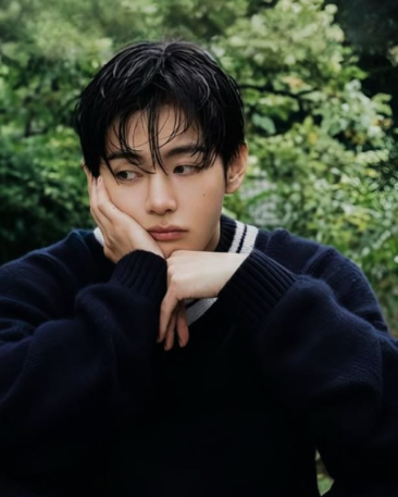 AboutMusicYT's tweet photo. J-Hope, Jimin and Taehyung have all made/will make an appearance at the recent Paris Fashion Week. https://t.co/r0ycwYH3RL