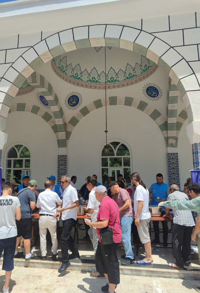 mersinmuftulugu's tweet photo. Mersin İl Müftülüğü ve Türkiye Diyanet Vakfı (TDV) Mersin Şubesi koordinasyonunda, paylaşma, dayanışma ve bereketin sembolü olan Muharrem ayının onuncu günü (Âşûrâ Günü) münasebetiyle anlamlı bir etkinlik düzenlendi. @MersinValiligi https://t.co/KIdmJRxPP5