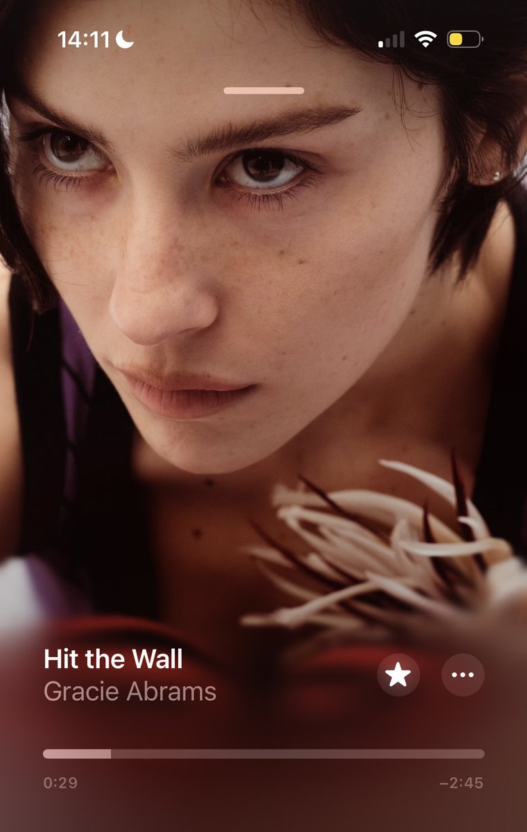 blockbellaout's tweet photo. she really released two singles that have nothing to do with romantic heartbreak, but instead explore internal emotional turmoil. it’s easy to write about love, but being this raw and vulnerable about your own struggles as a person is INCREDIBLE https://t.co/LbvSSkp3yy