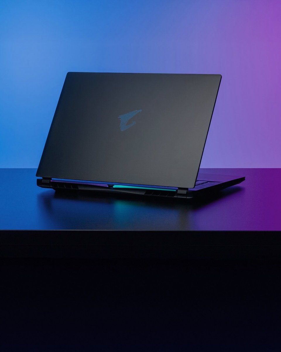 GIGABYTE_DE's tweet photo. GIGABYTE AORUS AERO GiMATE AI TOP GAMING POWER 😎

GIGABYTE AORUS MASTER 16 AM6J (GEN 2) Notebook
MASTER THE GAME.

Dank an 💘🛠📸🎥💻: cr @ aorus_sg

#AORUS #GIGABYTE #AORUSMASTER16 #GamingLaptop #RTX50 https://t.co/iq8BC3iWJI