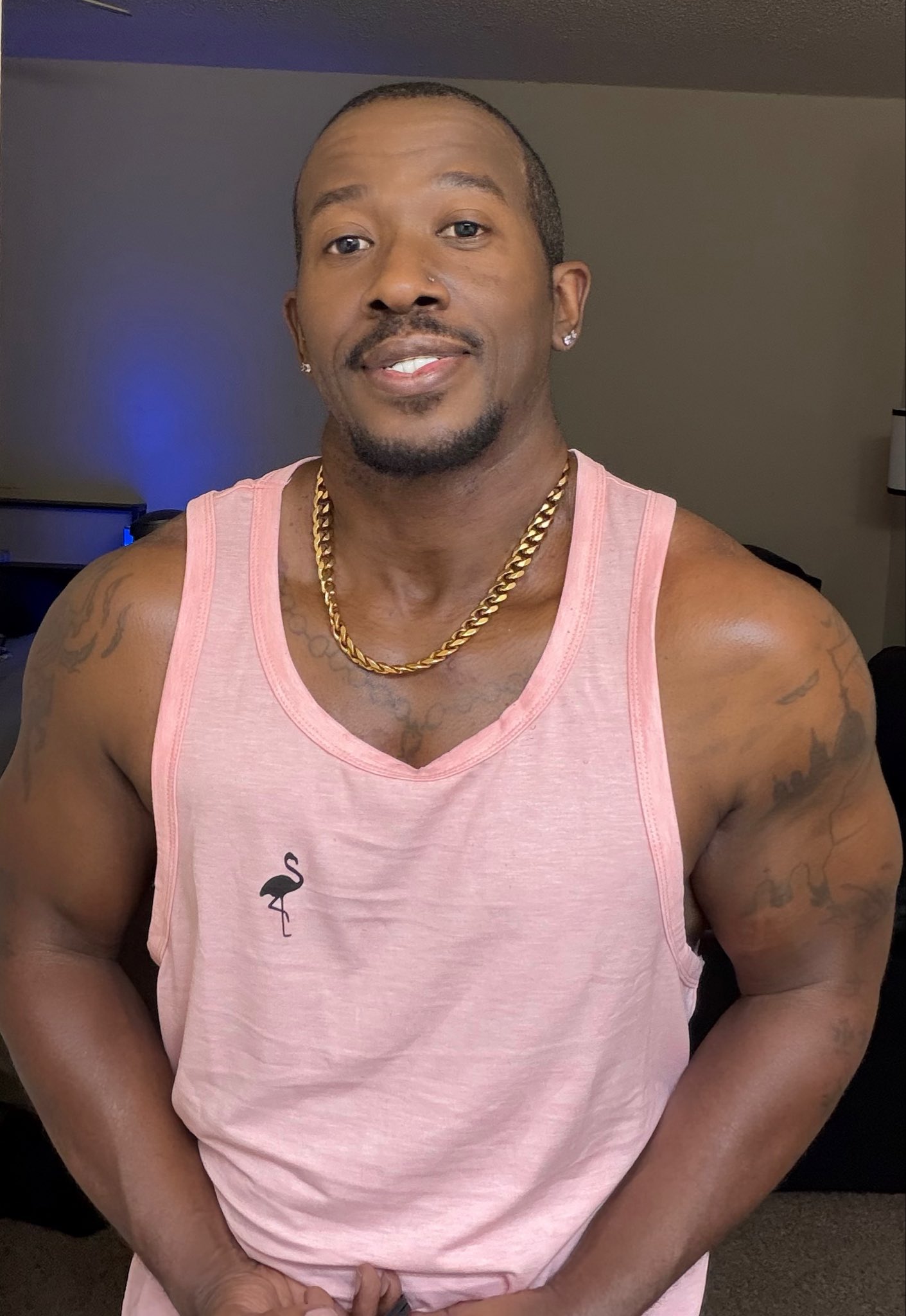 Wanna sit on my Big Black Cock ? 🍆 https://t.co/q56lRQO6e4