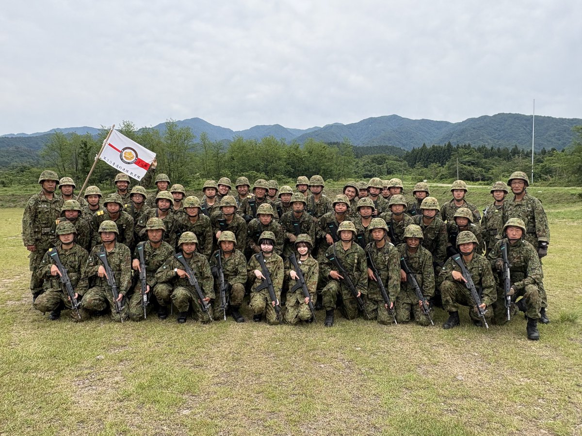 official_seiji's tweet photo. 想像以上に厳しい訓練でしたが、本多2曹に厳しくご指導いただいたおかげで少し成長できた気がします！！

隊員たちを支える「縁の下の力持ち」としてお仕事する皆さんにも注目です👀

#八千代コースター 
https://t.co/TurUz7qkBi https://t.co/v2y8MJ37QS