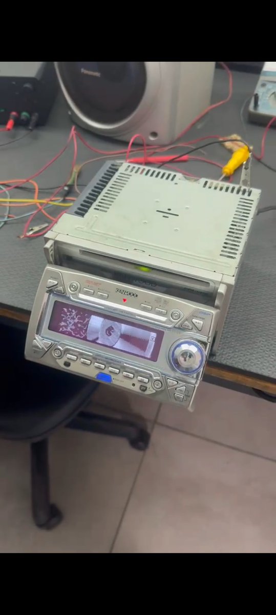 RicciCRVG's tweet photo. Comprei um kenwood dpx 8200wmp totalmente novo e funcionando tudo (até o controle) só vou precisar de uma moldura 2 din mas pqp tô feliz pra caralho
Ele é CD, minidisc, am e fm e aux https://t.co/fKUC8dSrHX