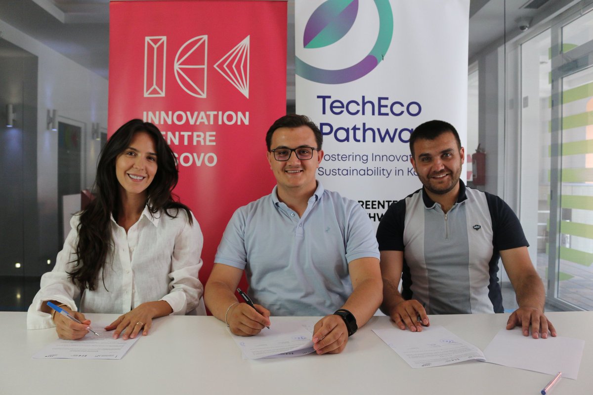 ICKosovo's tweet photo. Brikenda Zogaj, Leon Hoxhaj, dhe Leart Balidemaj, janë bursistët më të rinj të cilët pas përfundimit të programit #AI #PromptEngineering filluan punën praktike me pagesë në kompaninë Macropresence.
Urime dhe ju priftë e mbara.
#LuxAid #LuxDev 🇱🇺 https://t.co/HZTnbTz6pT