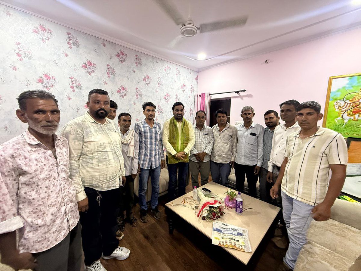 hanumanbeniwal's tweet photo. गुरुवार को जयपुर आवास पर पार्टी परिवार के सदस्यों व आगंतुक जनों के साथ मुलाकात से जुड़े छाया चित्र | https://t.co/WWaCmaNI6G