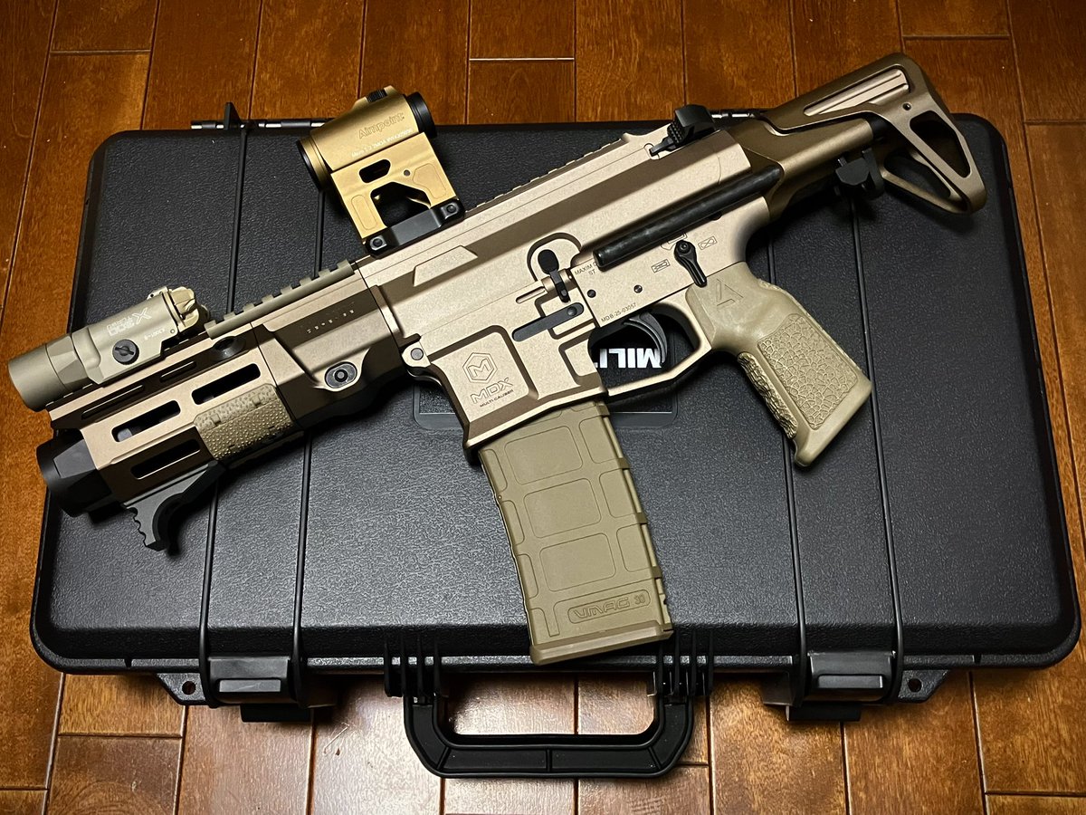 DiGeorgio2's tweet photo. A3 Industries XENO Reduced Angle GripをVFCのMDXに。
SIGのMCXやラトラーに付いてるイメージだよね。
さすがにARピストルには相性がいいね。
トリガーガードの角がちょっと気になるけど、しばらくこれでいこうかな。 https://t.co/af2IVQHH5I