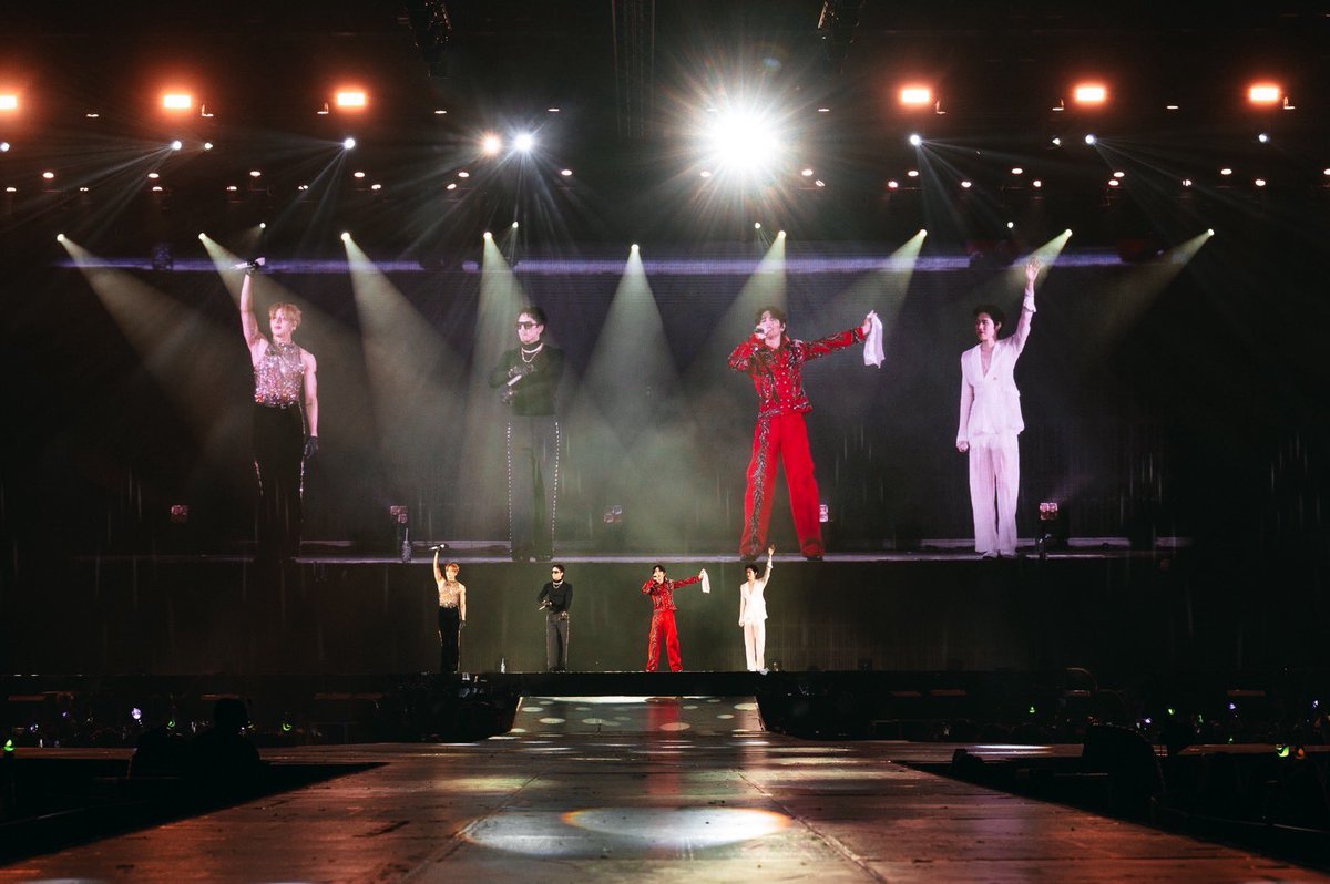 Bunterngonline's tweet photo. THE TITANS CONCERT สร้างตำนานคอนเสิร์ตแห่งปี
4 มหาเทพ “BAMBAM – JEFF SATUR – PP KRIT – TIMETHAI”
 สร้าง “สงครามแห่งความสุข” สุดตราตรึง ครอง X อันดับ 1 ไทย 2 วันซ้อน ทะยานติดเทรนด์โลก
ตำนานบทใหม่แห่งปรากฏการณ์คอนเสิร์ตสุดพิเศษแห่งปีถูกสร้างขึ้นเรียบร้อยแล้ว กับ THE TITANS CONCERT ที่รวมเอา 4 ศิลปินแถวหน้าของวงการอย่าง BAMBAM, JEFF SATUR, PP KRIT และ TIMETHAI ไว้บนเวทีเดียวกันเป็นครั้งแรก ภายใต้คอนเซปต์ FUTURE OLYMPUS ที่เปรียบทั้ง 4 ศิลปินเสมือนเหล่า TITANS ผู้ทรงพลังที่มาร่วมกันสร้าง “สงครามแห่งความสุข” ผ่านเสียงดนตรี มิตรภาพ และความทรงจำอันงดงามให้กับแฟนเพลงตลอด 2 รอบการแสดง เมื่อสุดสัปดาห์ที่ผ่านมา
เพิ่มเติม▶️ https://t.co/xBxPNYurh8
​ปรากฏการณ์สุดประทับใจแบบนี้จะวนกลับมาให้ทุกๆคนได้สัมผัสอีกหรือไม่ ติดตามความเคลื่อนไหวได้ทาง FACEBOOK FANPAGE : The Titans Concert /INSTAGRAM : thetitansconcert /X : @titansconcert /TIKTOK : @titansconcert

#THETITANSCONCERT #THETITANSCONCERT2026
#BamBam #JeffSatur #PPKritt #TIMETHAI

#บันเทิงไทยออนไลน์
#bunterngthaionline