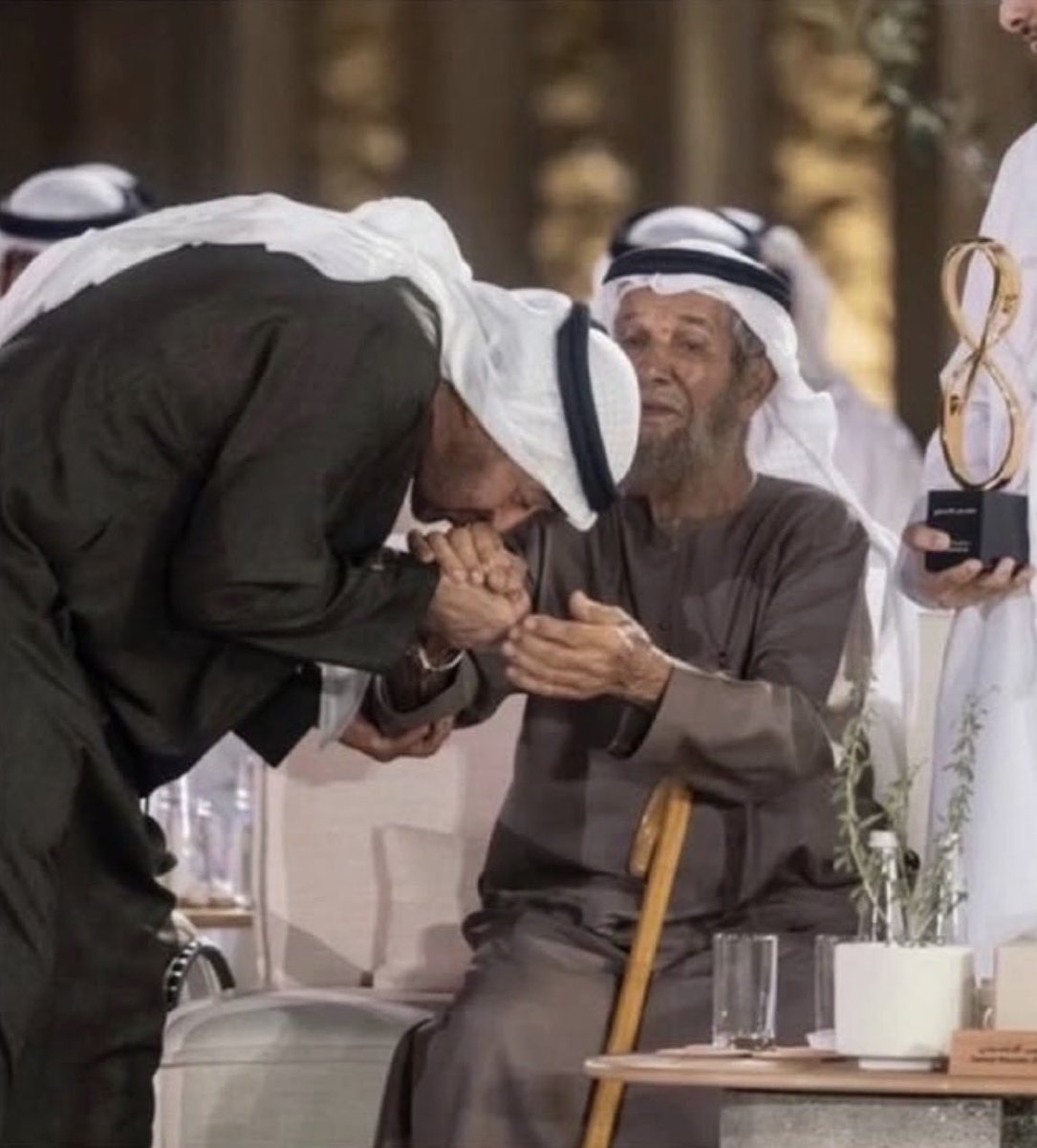 bin_khelfan's tweet photo. فوالله الذي لا إله إلا هو،
إن صاحب السمو الشيخ محمد بن زايد آل نهيان شخصية لن يكرّرها التاريخ.
عظيمٌ بإنسانيته قبل مكانته، وبأخلاقه قبل هيبته.
وانه نعمة عظيمة على الأمه العربية والاسلاميّه والعالم أجمع ، اللهُ يحفظه ويبارك في صحته وعمره https://t.co/cZzY9Krkhs