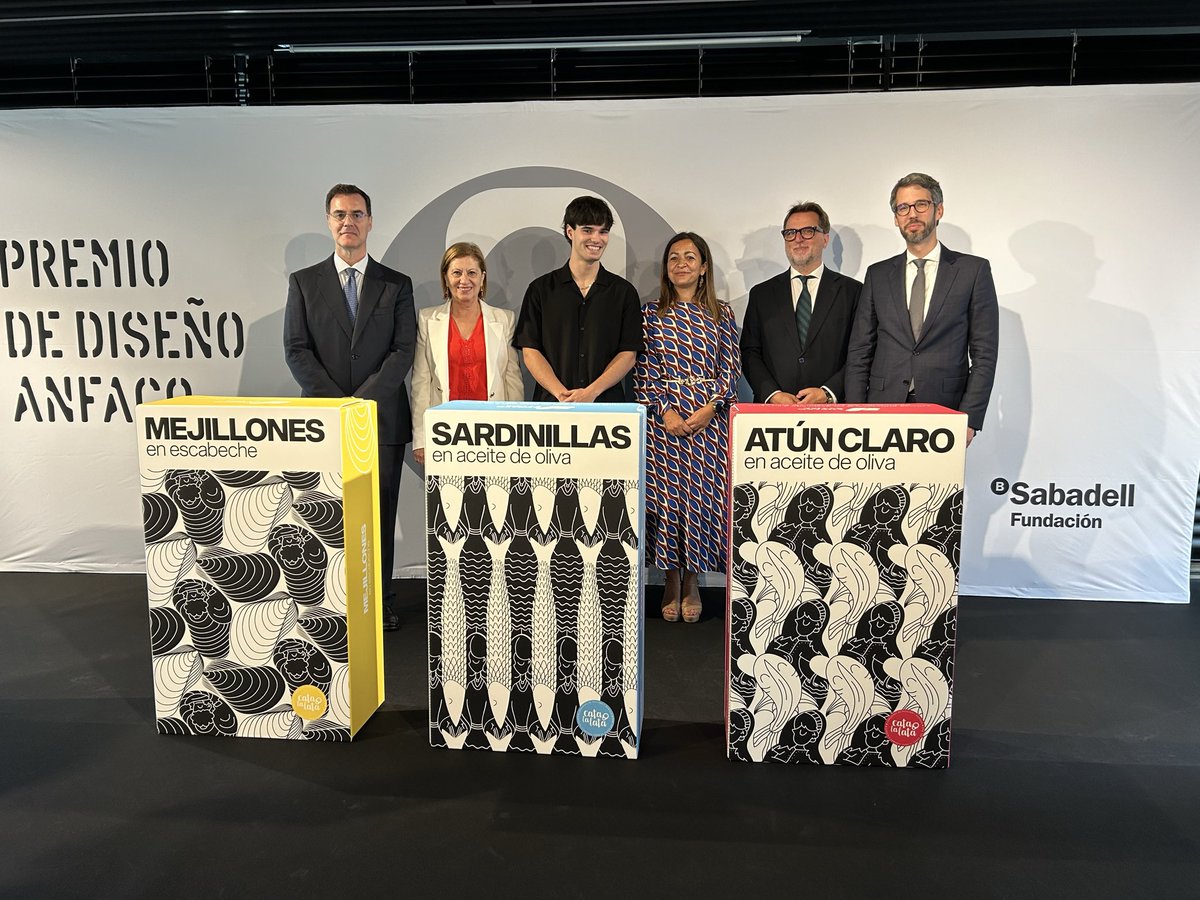 AnfacoCytma's tweet photo. ✨ Cerramos una jornada llena de diseño y talento joven.
 
Entregado el VIII #PremioDiseñoANFACO a Alfonso Rodríguez de Rivas por "Todo Encaja".
 
📌 203 candidaturas 🌍 19 nacionalidades 🎓 26 escuelas y universidades
 
Catálogo digital 👉 https://t.co/zkKg1CD2FD
 
@FBSabadell https://t.co/oyV5q6UVFx
