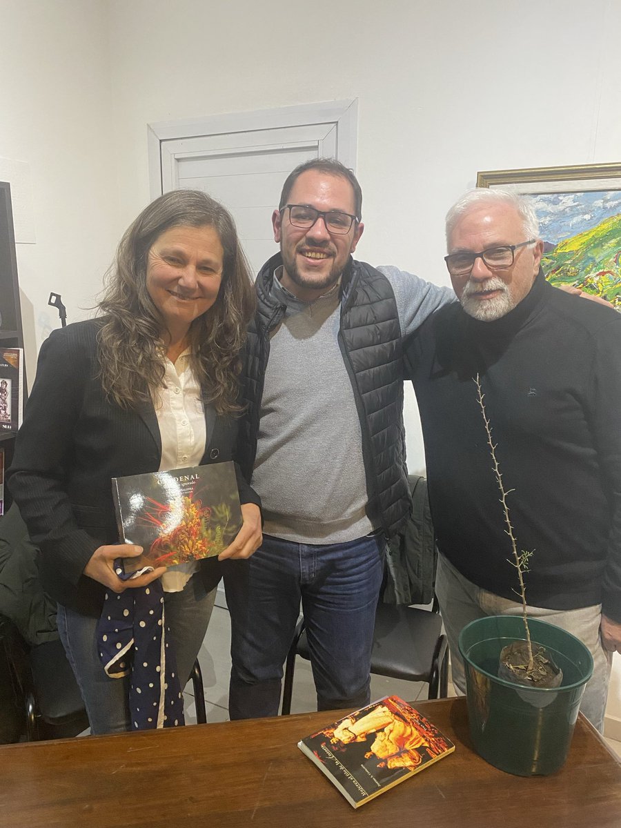 daniberro's tweet photo. Presentación del libro “Caldenal. Un bosque ignorado”

Imagen, texto y respeto a un bosque que no vemos y es nuestra identidad.

Gracias Gerardo por invitarme. Cuidar el monte nativo es cuidarnos.

#Caldenal #BosquesNativos #VillaMercedes #SanLuis #Identidad https://t.co/xl3nj5LCtY