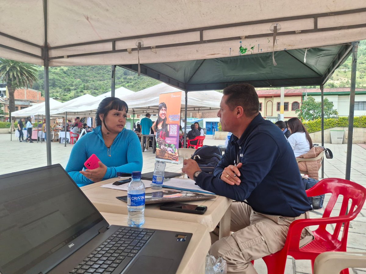 MigracionCol's tweet photo. #Boyacá | Junto a la Secretaría de Salud departamental y la alcaldía de Paz del Río, participamos en una feria de servicios donde acercamos toda la oferta de regularización a la población migrante venezolana, presente en el municipio. https://t.co/1q2MMKpu4Q
