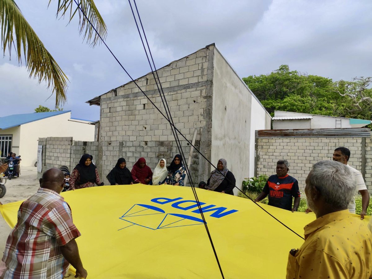 EhmedRiyo's tweet photo. ހއ. މާރަންދަުގައި މިއަދު ކުރިއަށްދިޔަ އެމްޑީޕީގެ 21 ވަނަ އަހަރީ ދުވަހުގެ ދިދަ ނެގުމުގެ ރަސްމިއްޔާތުގެ ތެރެއިން.

#MDP21years https://t.co/aKCoQoh5gi