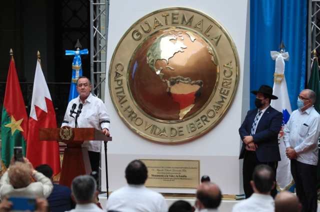 PabloFerpecto's tweet photo. Felipe Aguilar está libre porque fue protegido por el gobierno de Giammattei y el MP de Consuelo Porras.

Amigays, se está lavando la imagen con su salida del closet, pero no hay que olvidar que su mayor legado es la pepita de aguacate en el Palacio Nacional. https://t.co/pCmhaGl2DS