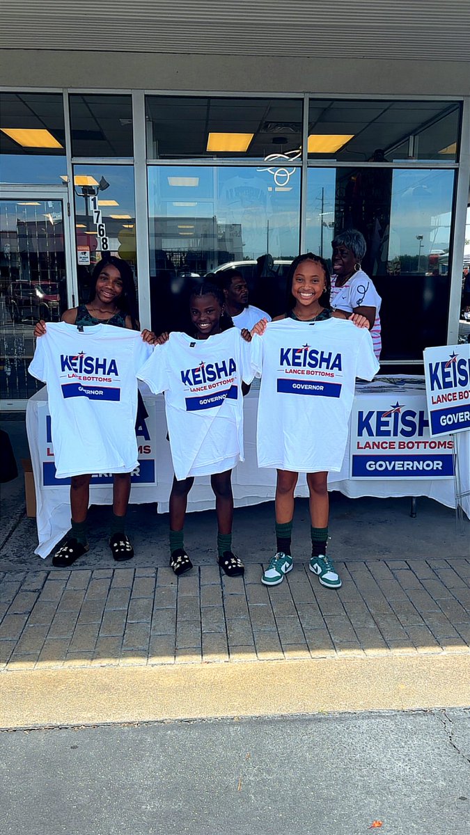 KeishaForGA's tweet photo. #Flashback to last weekend with Team Keisha! It was great to join our neighbors in Augusta, Rome, and Atlanta to celebrate Juneteenth across Georgia! https://t.co/mBxNyKRfLd