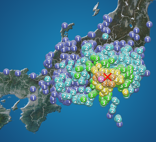 wni_jp's tweet photo. 【地震情報】
6月26日 22:29 震度6弱
震源：山梨県東部・富士五湖 M5.6 深さ約20km
この地震による津波の心配はありません。
https://t.co/3AYuhGxIBB https://t.co/uwqBizchqd