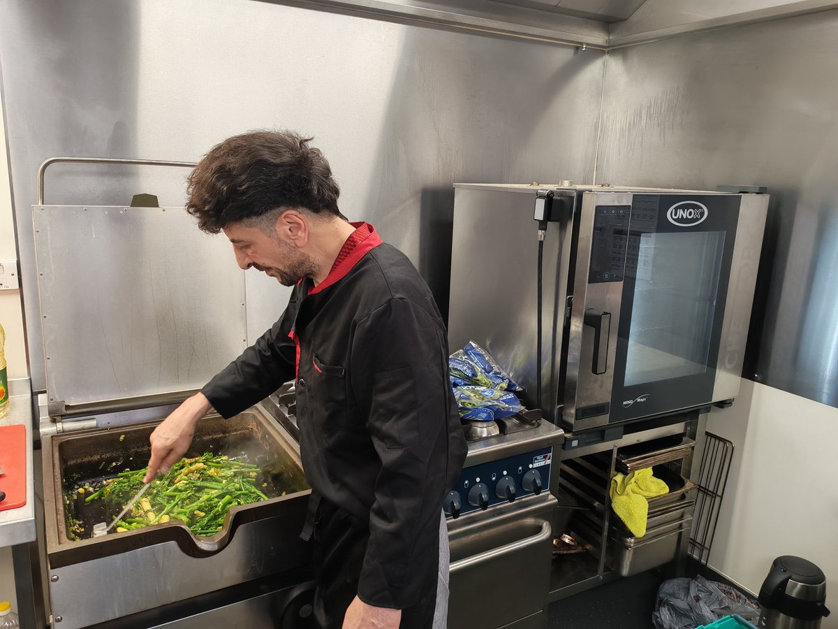 streetskitchen's tweet photo. Spare a thought for our chefs today preparing over 300 meals for this evening's SK's in #Camden #Dalston & #Archway 🥵🥵
You can keep us serving!
ACT NOW: https://t.co/xbK5XgZ7Se https://t.co/mqLGp84eRE