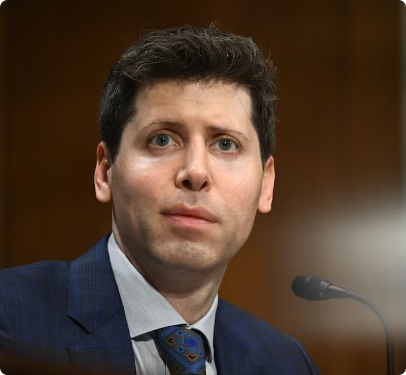 DataChaz's tweet photo. 🚨 [JUST IN] The U.S. government is taking direct control of GPT-5.6 access.

OpenAI is restricting the release to a limited partner preview after Commerce Secretary Lutnick personally warned Sam Altman not to launch without agency approval.

Altman confirmed to staff that the government will now vet access "customer by customer."

The de facto AI licensing regime is officially here.