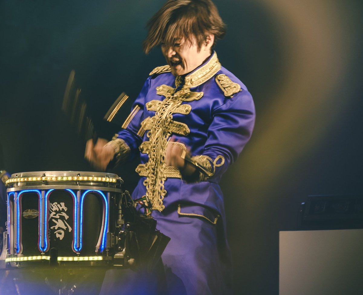 Kenji_Rudicbase's tweet photo. 結成20周年記念公演『DRUMMER’S HIGH』

5/9(土)豊中市立文化芸術センター　にてたくさんの方々に見守られ終演

本当にありがとうございました。
最高の一枚（いっぱいあるんです）たち
個人的鬼ヤバショット
Photo by Akito Takegawa
@artsn_mycalling
横浜公演のチケット、発売中です🌸 #Percussion https://t.co/6BrLYHxw6u
