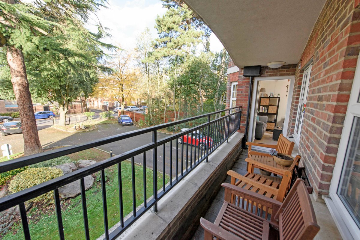 Warren_Putney's tweet photo. FOR RENT: A beautifully presented and well located two double bedroom apartment on the first floor of this small, private development in Southfields.
£2,500PCM
#putney #flat #apartment #modern #rentals #forrent #lettings #realestate #estateagents #london #property #londonproperty https://t.co/z36tzE6g7y