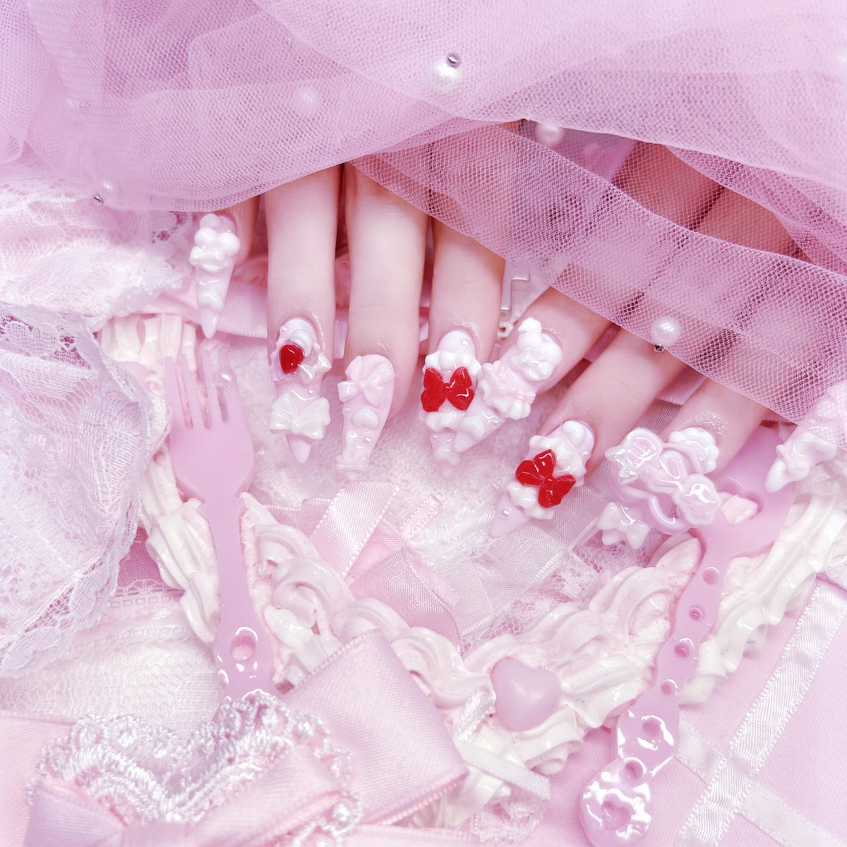 Fairy_040's tweet photo. 赤ピンクのネイル🍓🎀♡ https://t.co/vJBgKjebdj