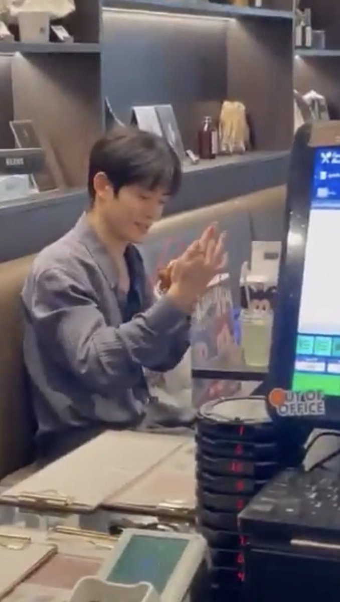 lalala10ve's tweet photo. 핫도그 낳은 재현
아이스크림 낳은 재현

>> 🆕 키링 낳은 재현 << https://t.co/tTiZ4EP4Jn