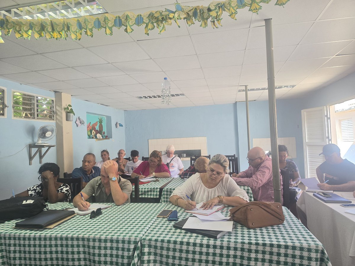 YaimaAngel1's tweet photo. #VillaClaraConTodos Directores generales de Educación evaluan el cierre del curso escolar, la implementación de la Red Juvenil Comunitaria y el redimensionamiento de estructuras de la DirecciónGeneral, en línea con el Programa Económico y Social para 2026.
#EducaciónVillaClara https://t.co/ftgMtfnTDJ