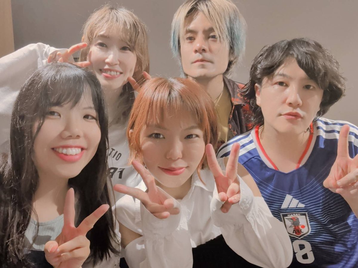 tarihonn's tweet photo. 虹ライブvol.128🌈
ありがとうございました🔥
たりほんメンバーの出番が早かったのは
LIVE ALIVEのための
missionに向かったからです🏃‍♂️💦
かのんのみんながいてくれて
助かった、ありがとう！！

さやちゃん、あーや、いくちゃんも
盛り上げてくれてありがとう！！

明日はみんなでフェス頑張るぞ💪 https://t.co/pisInyxTOc