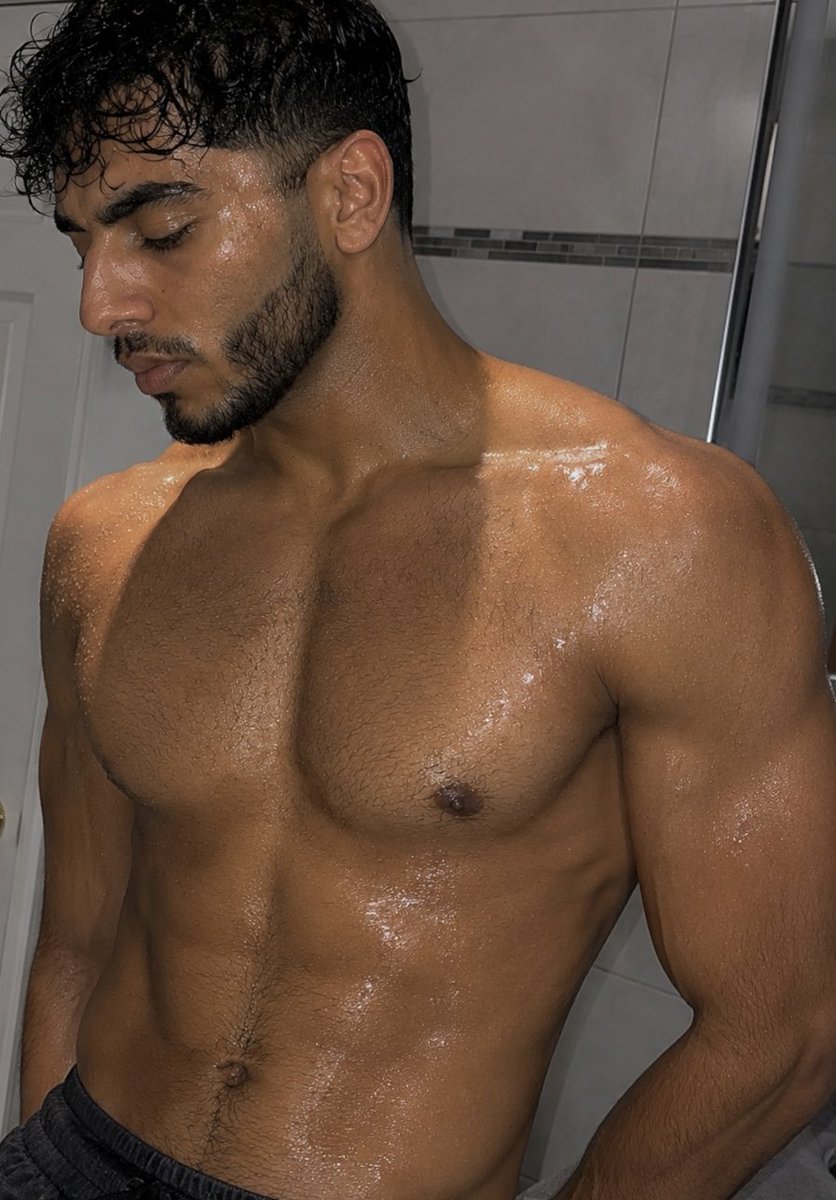 MoArabAlpha's tweet photo. eben mit dem sport fertig geworden, ist das eine hitze in deutschland 🥵
wer von euch fotzen kühlt mich mit sein cash ab 🤑
#alpha #cashmaster #arab #cashslave #MNWO https://t.co/jfOpkyvdzA