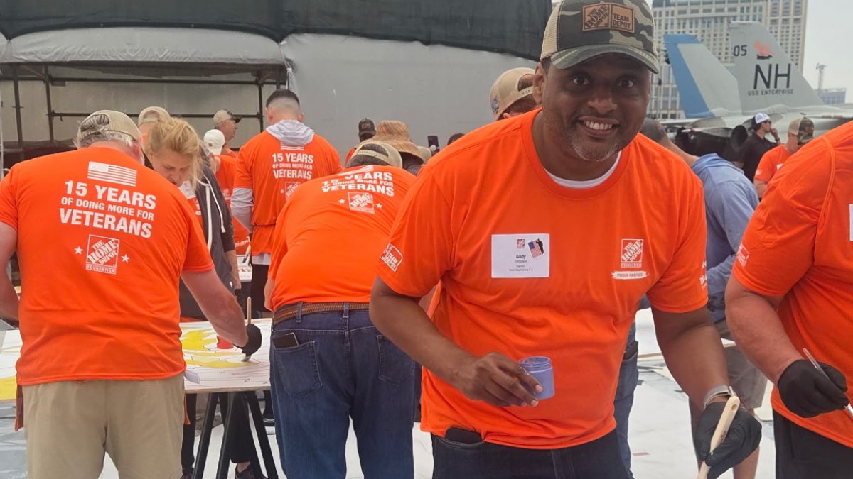 IngenicoNA's tweet photo. Payments power commerce just like people power communities.

Our team joined @HomeDepotFound's volunteer event aboard the @USSMidwayMuseum earlier this week, building furniture and playhouses for military families.

A reminder that people are the reason we move commerce forward. https://t.co/NRy1m2f5rO