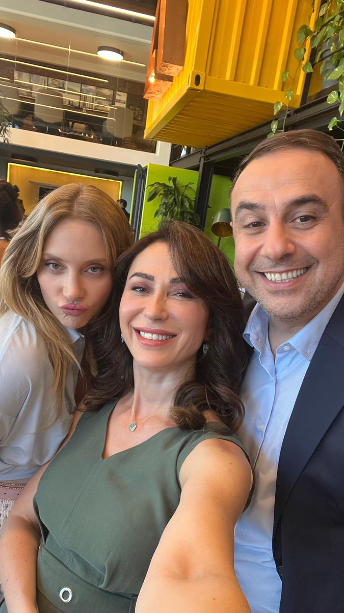 muhtemelaskdizi's tweet photo. Bu hafta da Mine’nin galerisine giriş yaptık. 🤭 Sıradaki kimin dump’ı dersiniz? 🤓

#MuhtemelAşk yeni bölümüyle Perşembe 20.00’de Show TV’de. @ShowTV https://t.co/bR7oawD3i1