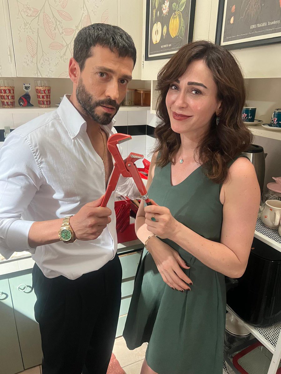 muhtemelaskdizi's tweet photo. Bu hafta da Mine’nin galerisine giriş yaptık. 🤭 Sıradaki kimin dump’ı dersiniz? 🤓

#MuhtemelAşk yeni bölümüyle Perşembe 20.00’de Show TV’de. @ShowTV https://t.co/bR7oawD3i1