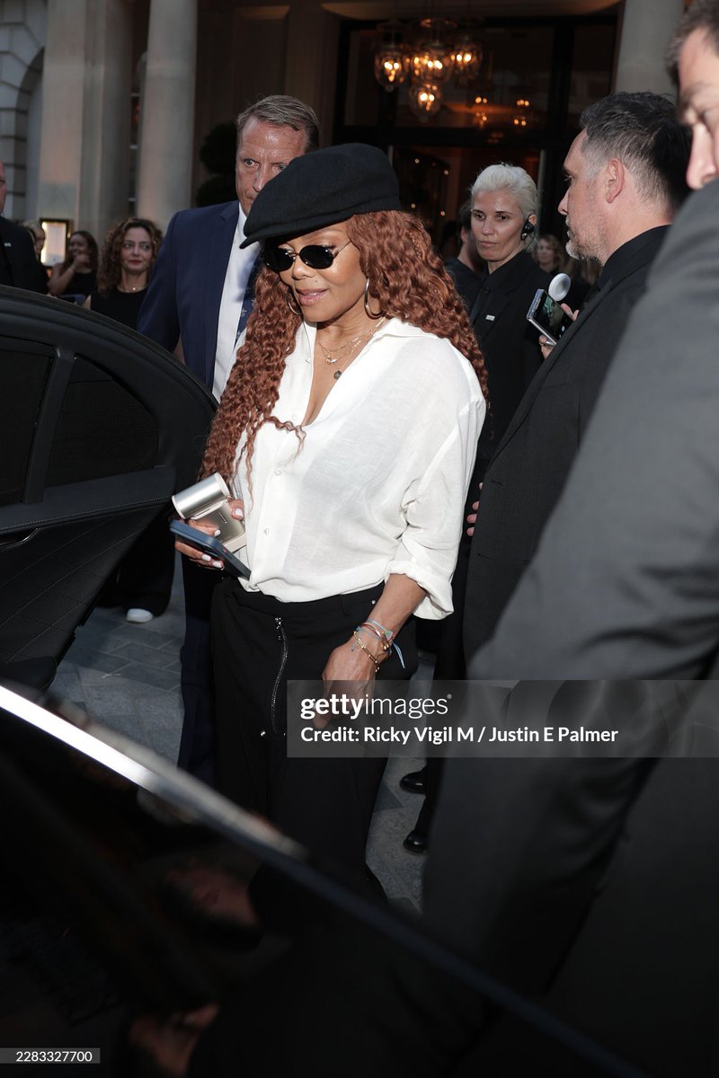 EnjoyMissJanet's tweet photo. THIS IS SOOO 1993 CODED HELLO https://t.co/scvA1rpRel