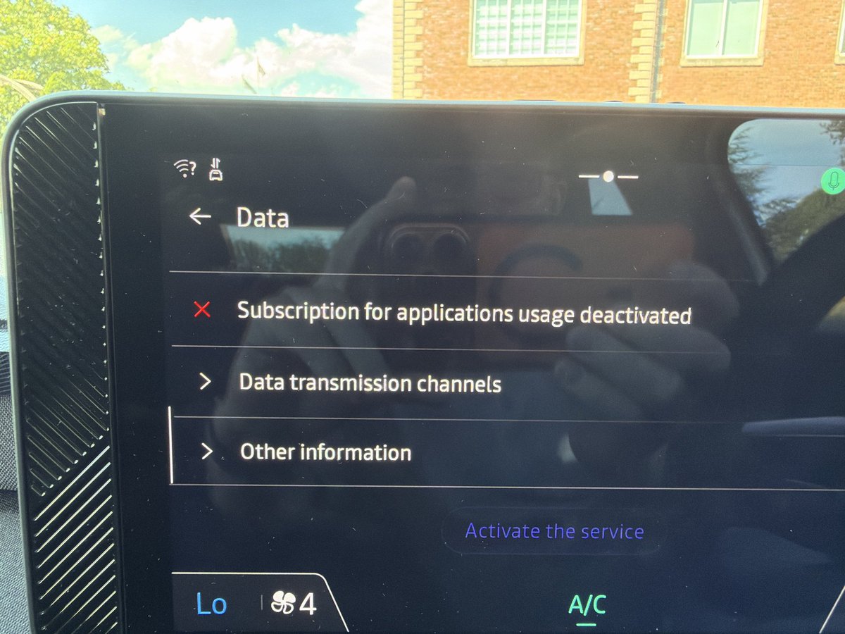 JamesFarley's tweet photo. @NissanUK I’ve had my new Micra EV a month or so now, since delivery I’ve had this message in the Data settings, and ‘Activate this service’ doesn’t do anything when tapped - how do I resolve this? Could this be why I don’t have remote lock/unlock in the app? https://t.co/jTkCPknU4K