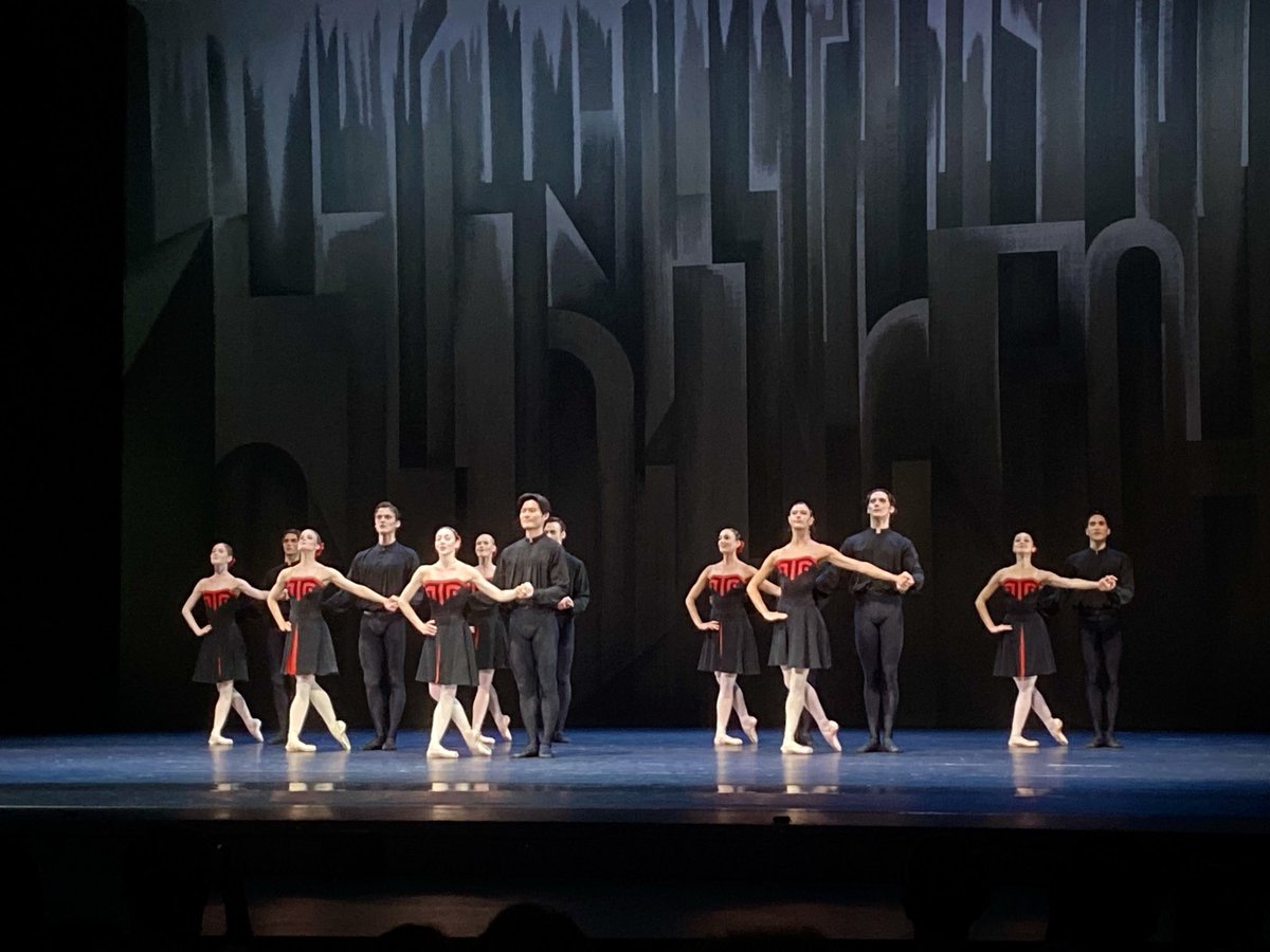 Guiguiii94's tweet photo. Hier au #TCEopera pour le Het @DutchNatBallet qui rend hommage au très grand chorégraphe #HansVanManen (1932-2025) avec cinq ballets aussi musicaux et courts que dépouillés, qui traversent l’essentiel de carrière.
Fabuleux Constantine Allen, Salome Leverashvili, Riho Sakamoto… https://t.co/08HR97BH5c