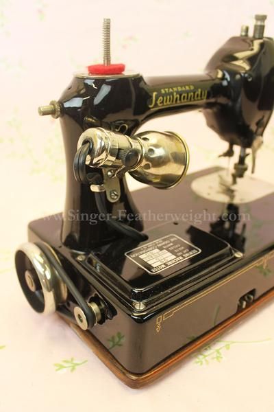 Amazingview435's tweet photo. Old machine, timeless craftsmanship—where every stitch tells a story.
Would you still choose this classic over modern machines? 🧵✨ #SewingMachine #Vintage #Craftsmanship #Tailoring #SewingLife #ClassicTools https://t.co/qZ2CQ6GT4w