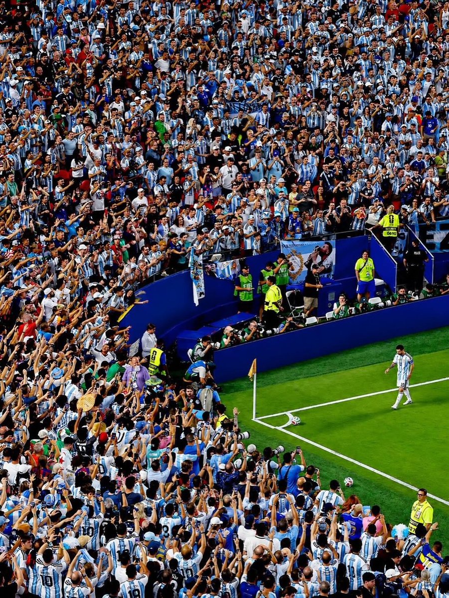 Classicwalls001's tweet photo. G. O. A. T 🐐 
🇦🇷🇧🇷🇵🇹 https://t.co/psFSXczAJ4