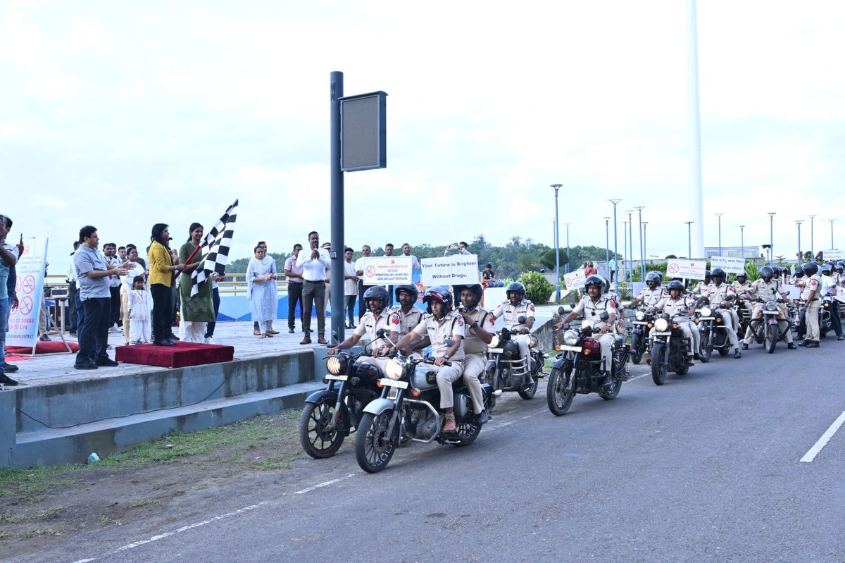 AndamanPolice's tweet photo. From Awareness to Action- Together Against Drugs!

On the 'International Day Against Drug Abuse & Illicit Trafficking' , Andaman & Nicobar Police united communities across the islands. At Flag Point, Smt. Geeta Rani Verma, IPS, IGP, A&N Police, administered oath to police personnel and general public and flagged off  the Anti-Drug Bike Rally. A&N Police also conducted rallies, sports events, and awareness programmes across the islands. A&N Police is committed towards making the islands Drugs-free.

📞 To Report drug-related information: MANAS 1933 | Police 112 | WhatsApp 9531856080 or Contact Nearest Police Station.

#InternationalDayAgainstDrugAbuse #NashaMuktBharatAbhiyan #AndamanNicobarPolice 
#NirbhayNipunNishpaksh
#SayNoToDrugs #UnitedAgainstDrugs

@MediaRN_ANI @DGPANIslands @Ravindra_IPS  @Andaman_Admin