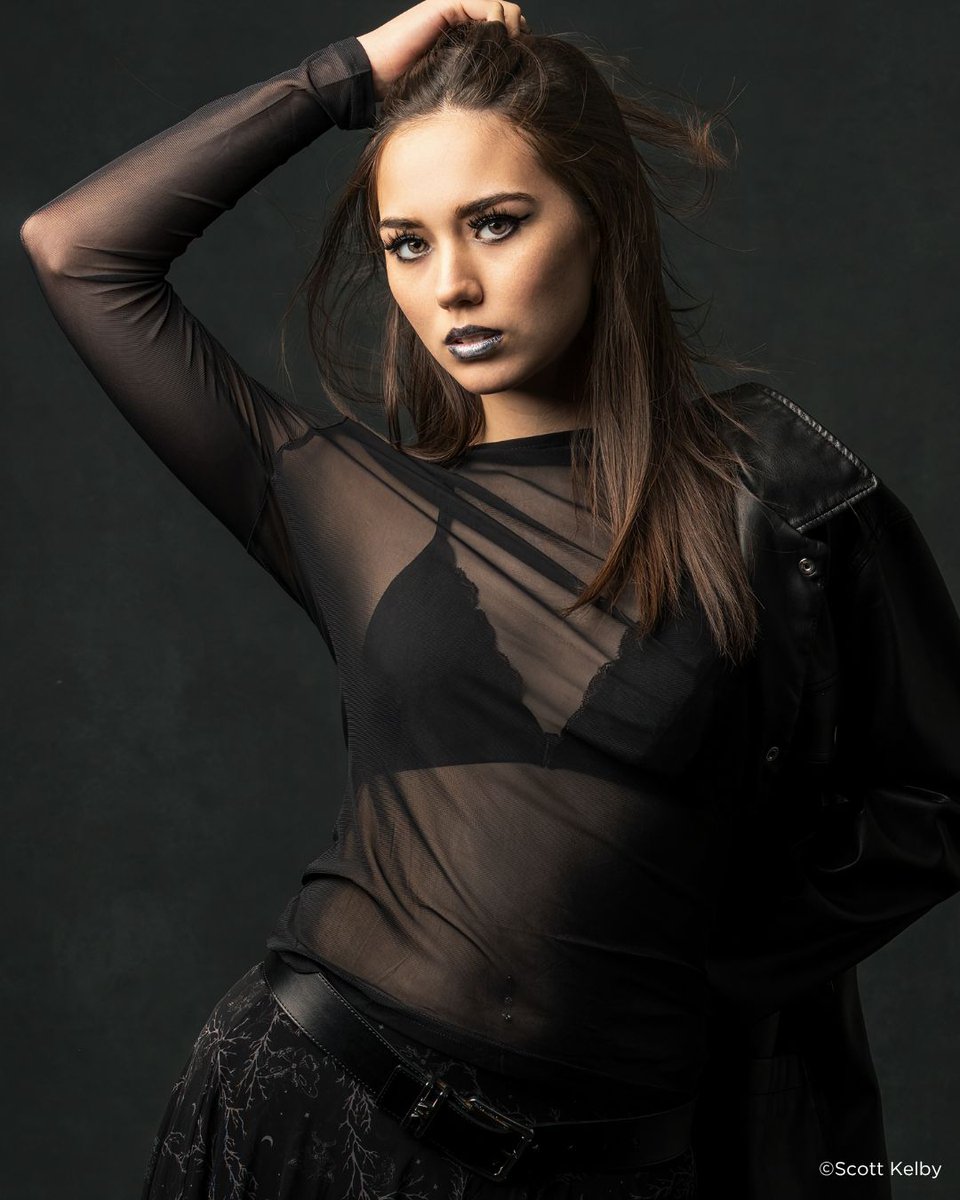 KelbyOne's tweet photo. What separates a good portrait from a great one? 📸

Scott Kelby will kick off the conference by sharing the elements that make portraits memorable, then show how to use natural light to help people look their absolute best.

Join Scott + 18 other talented instructors online at the Photographing People Conference July 20–22. Includes a year of replays. 💫 

🎟️ https://t.co/72RBmZuVcA

#PhotographingPeople2026