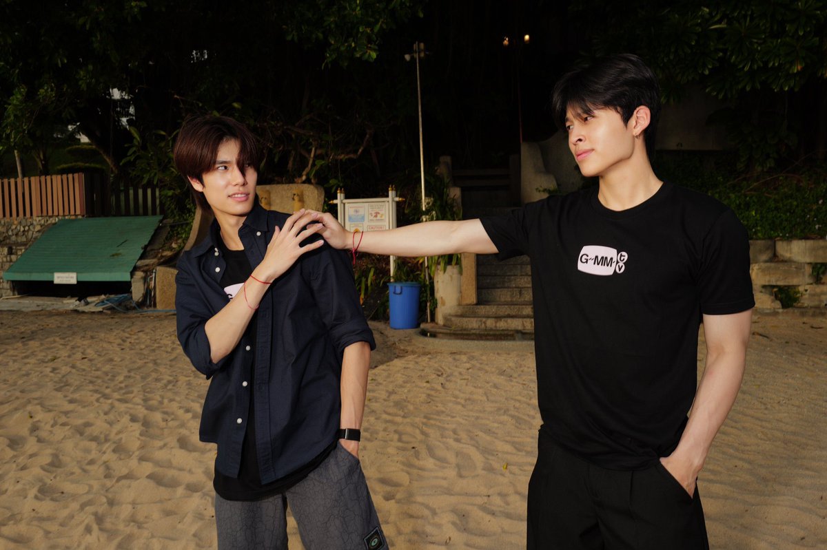 0nlycz's tweet photo. มีคนทำวิจัยออกมาหรือยังว่าทำไมภูวินถึงชอบทำหน้าแบบนี้ใส่ปอนด์ 😂 https://t.co/dWsCSksAJF