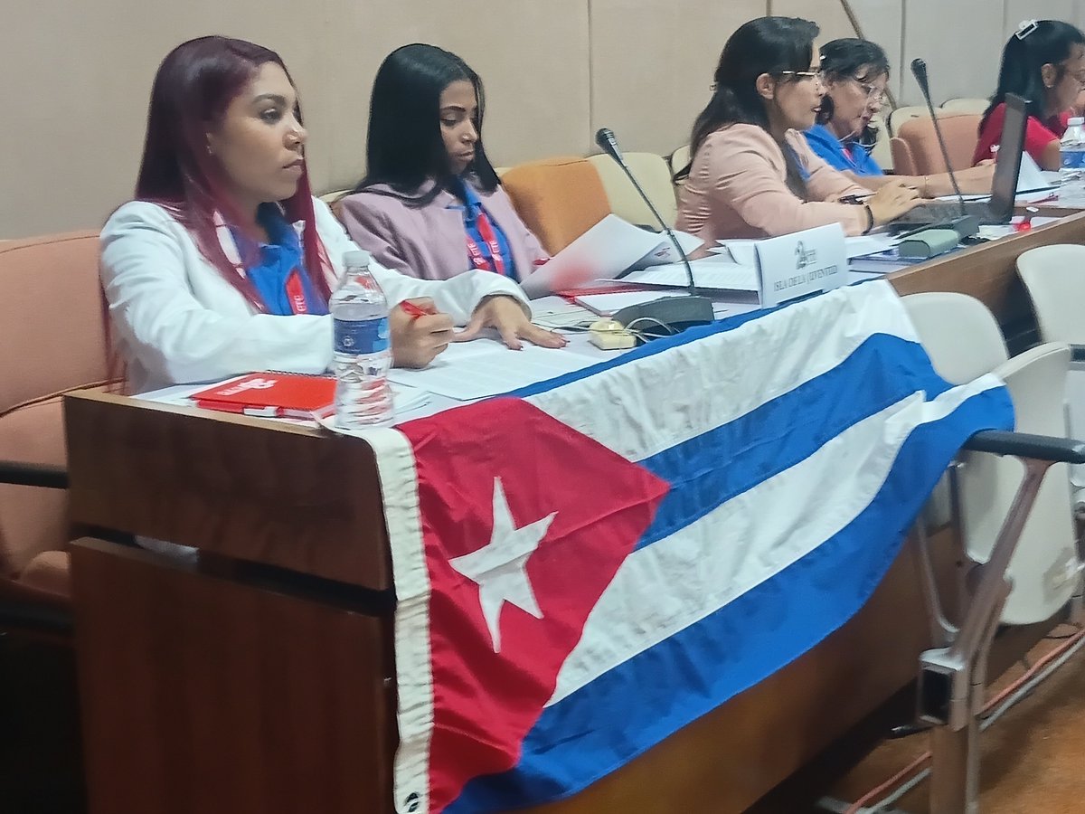 Cuba_CTC's tweet photo. En la jornada inicial del #22CongresoCTC, el presidente de su Comisión Organizadora @Colina_CTCuba rindió cuentas a los delegados mediante la lectura del informe central que enfatizó en los retos, deficiencias y prioridades del movimiento sindical de 🇨🇺 #Cuba.
#LaPatriaSeDefiende https://t.co/m9h5hQc00b