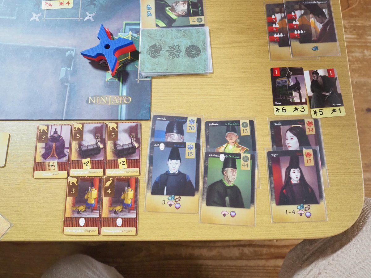 matz_jon's tweet photo. 15年も前の中古商品なのに、なんて美しい保存状態っ!前の所有者に感謝だぜっ。でもゴメン、スリーブは外させてくれっ!(滑って山が崩れるし、チクチク痛いの)
#Ninjato #ボードゲーム https://t.co/VTNBF4mv1O