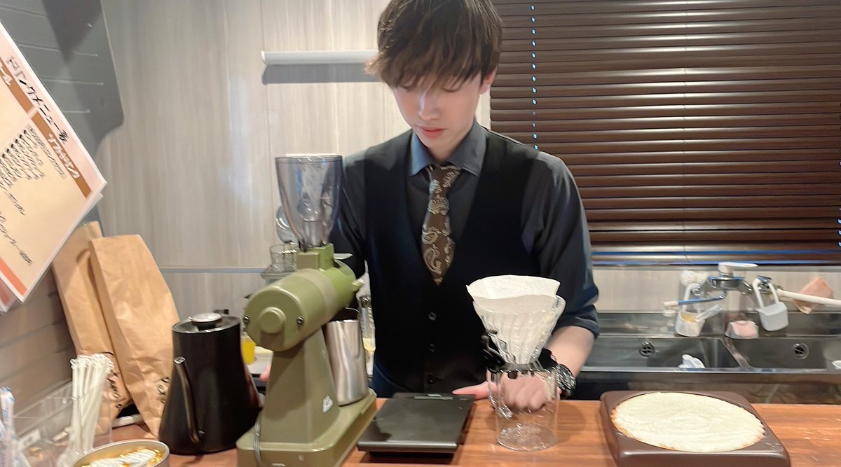 _okaryo_'s tweet photo. 明日は！
麻雀cafe&amp;bar FIFTY-FIFTY様
18-23時で行きます✨
台風は過ぎていると信じております🌀
今日コーヒー豆が結構なくなってしまって明日もし台風でコーヒー豆が仕入れられない場合は数量限定になるかもしれません🙇🏻‍♂️
皆様お待ちしております！ https://t.co/RGrgvxzTBQ