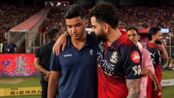 Timetogiveshhit's tweet photo. The way his heart burns whenever a non Mumbai player becomes the face of cricket is so funny. https://t.co/j35OzZH01L