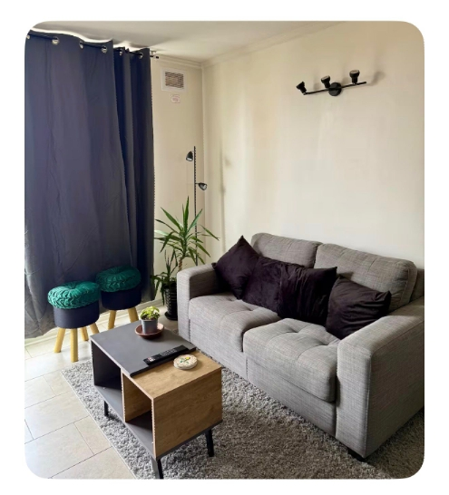 lun's tweet photo. Ingeniera dejó de arrendar a turistas por Airbnb: le hicieron tira hasta los guardapolvos 😱
"Me daba pena ver las paredes con marcas de zapatillas", recuerda Camila Paz.
La joven cuenta que nadie se hizo cargo de los daños. https://t.co/66T09ViHTv