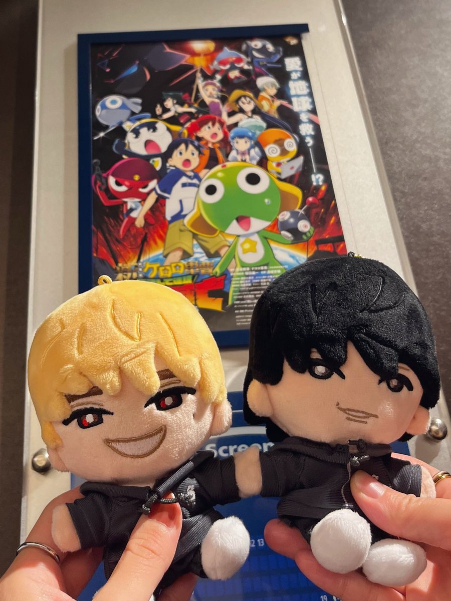 ____yupin06's tweet photo. 舞台挨拶ビジュやばすぎて映画前から死ぬところだった危ない🤦‍♀️❤️
割った🎊斜めってて見えるようにずっと持ってるのとても可愛いでした🥺🫶
自担だからってのもあるけどアルデル可愛かったし声の使い分け上手すぎて感動した🙏
令和にケロロたち見れて嬉しいっていうのが昔見てた者としての感想...かな🫢 https://t.co/kb2dpUMkWg