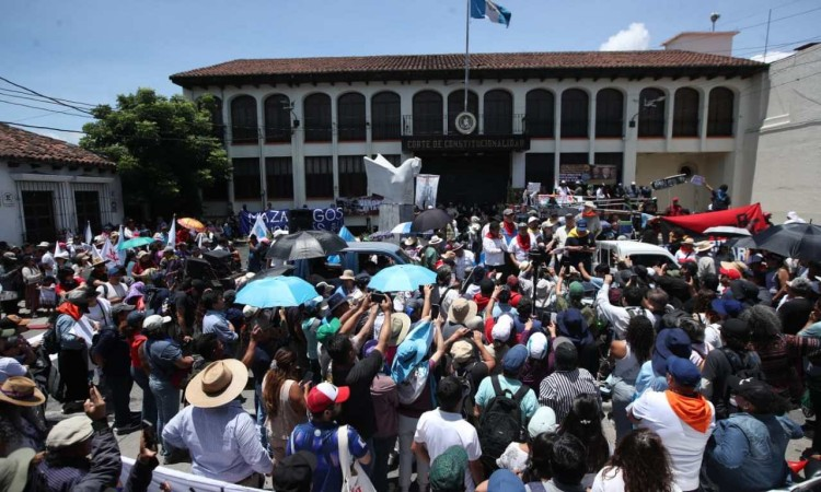Helmerv1's tweet photo. La sociedad reclama por la USAC
Artículo de hoy en la Gazeta. https://t.co/rfeCYMTRtt https://t.co/9Kr5U16KYA